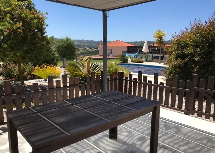 Casa O Futuro לינה וארוחת בוקר אלקובאקה